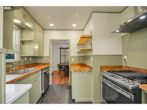 1605 NE 76th Avenue Portland OR 97213