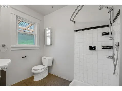 1605 NE 76th Avenue Portland OR 97213