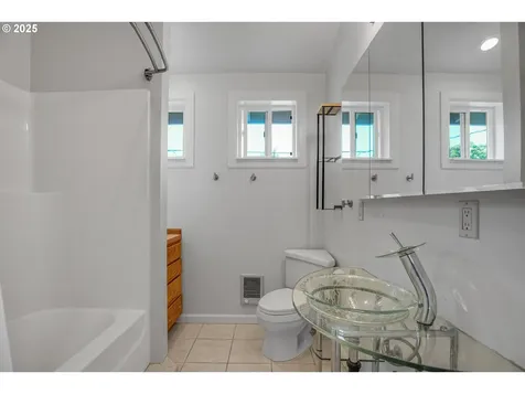 1605 NE 76th Avenue Portland OR 97213