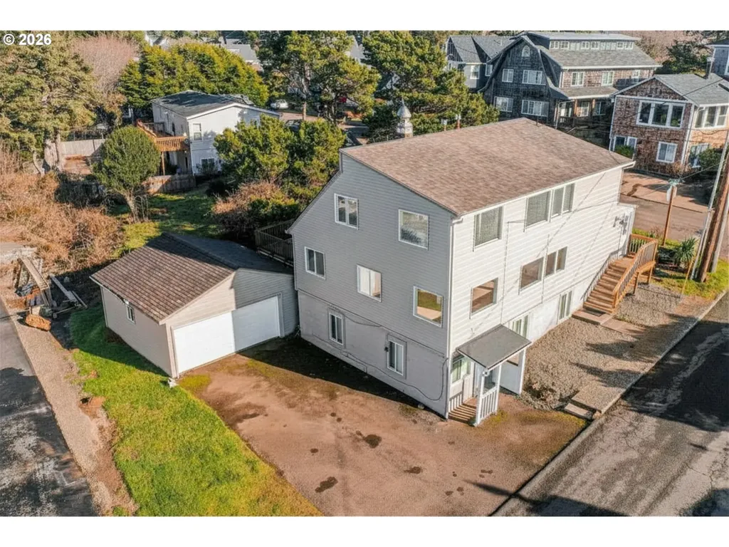 529 SW 32nd Street Lincoln City OR 97367