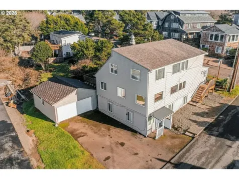 529 SW 32nd Street Lincoln City OR 97367