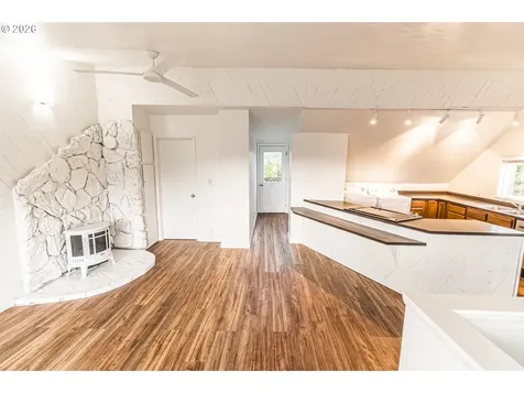 529 SW 32nd Street Lincoln City OR 97367