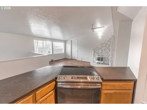 529 SW 32nd Street Lincoln City OR 97367