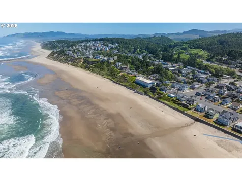 529 SW 32nd Street Lincoln City OR 97367