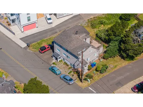 529 SW 32nd Street Lincoln City OR 97367