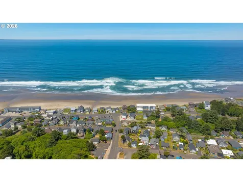 529 SW 32nd Street Lincoln City OR 97367