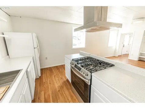 529 SW 32nd Street Lincoln City OR 97367