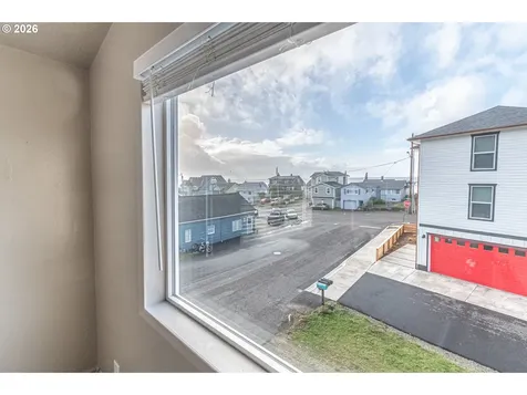 529 SW 32nd Street Lincoln City OR 97367