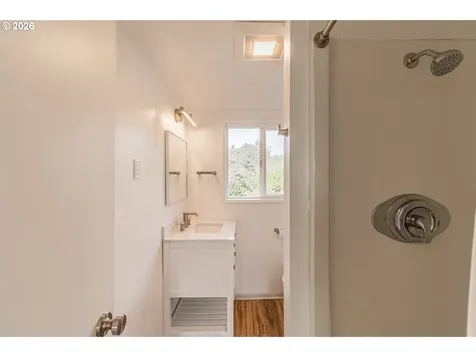 529 SW 32nd Street Lincoln City OR 97367