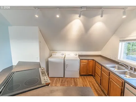 529 SW 32nd Street Lincoln City OR 97367