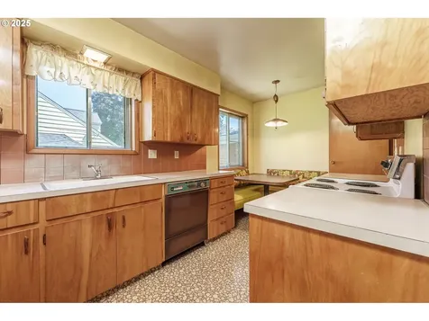 6516 N Knowles Avenue Portland OR 97217