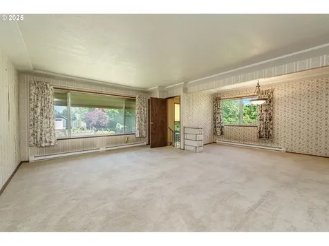 6516 N Knowles Avenue Portland OR 97217