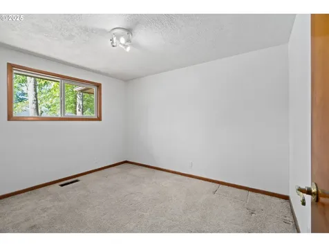 4268 Ward Drive NE Salem OR 97305