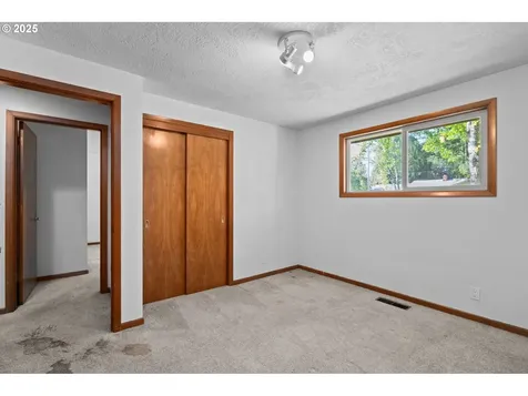 4268 Ward Drive NE Salem OR 97305