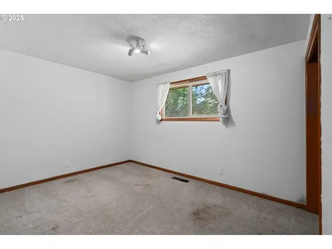 4268 Ward Drive NE Salem OR 97305