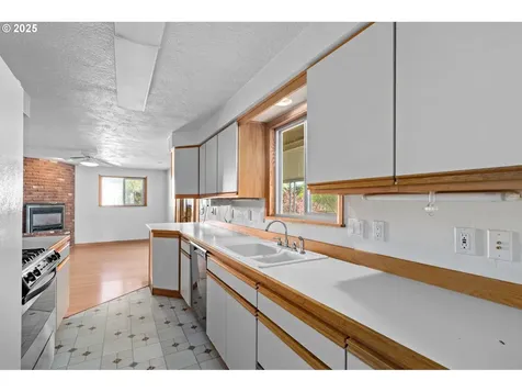 4268 Ward Drive NE Salem OR 97305
