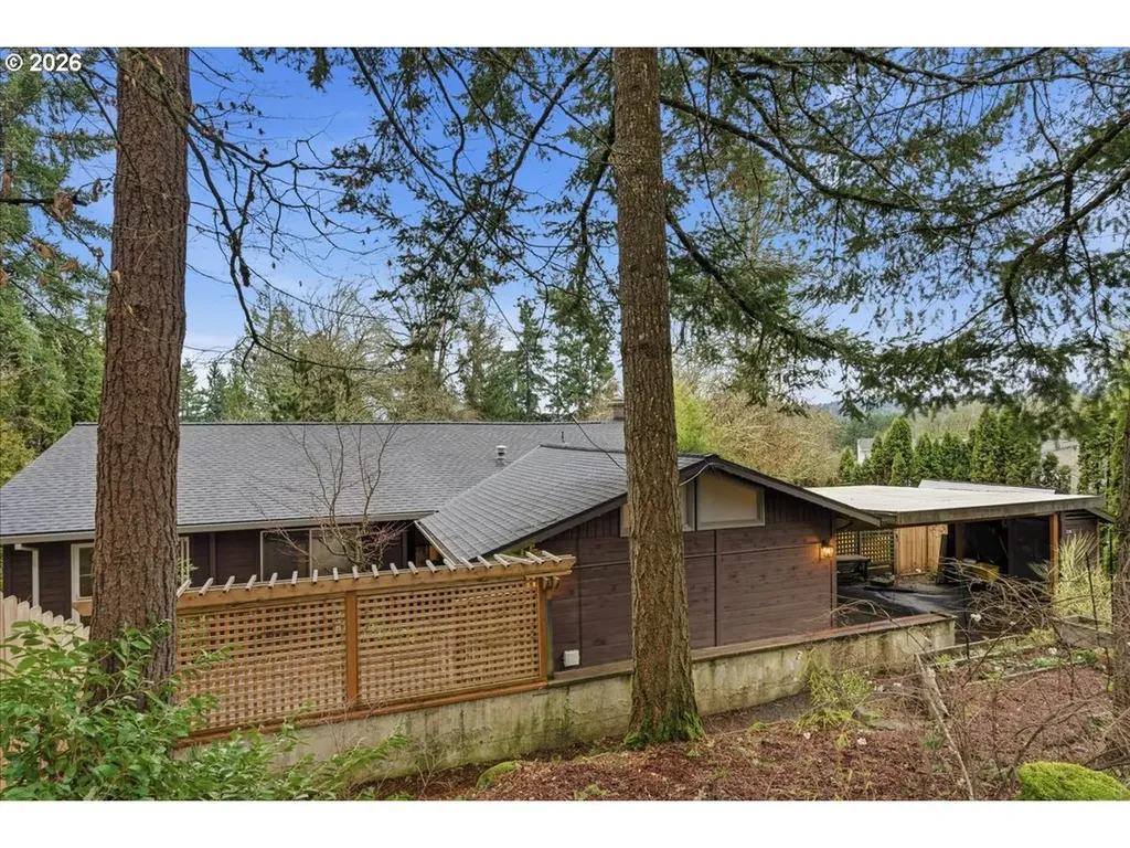 236 SW Collins Street Portland OR 97219