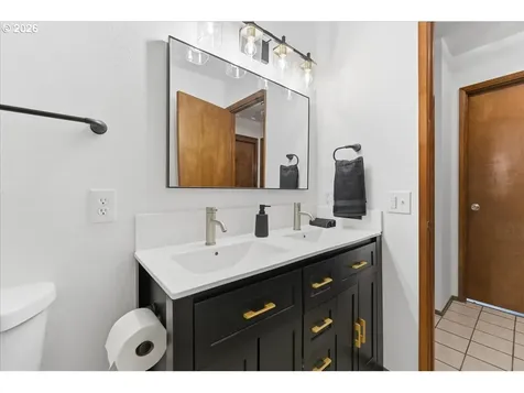 236 SW Collins Street Portland OR 97219