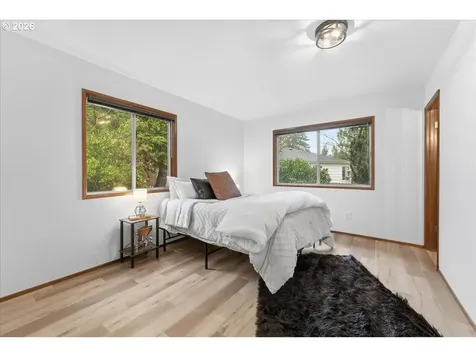 236 SW Collins Street Portland OR 97219