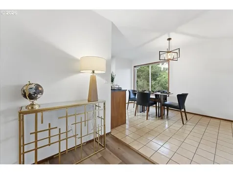 236 SW Collins Street Portland OR 97219