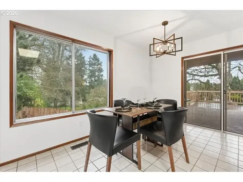 236 SW Collins Street Portland OR 97219