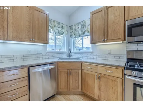 369 Camrin Loop Creswell OR 97426