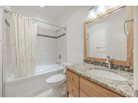 369 Camrin Loop Creswell OR 97426