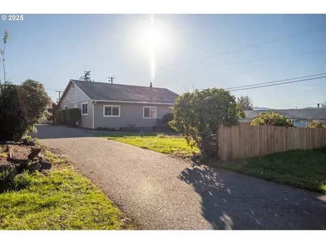 1808 Maple Street Myrtle Point OR 97458