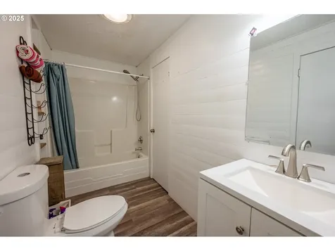 1808 Maple Street Myrtle Point OR 97458
