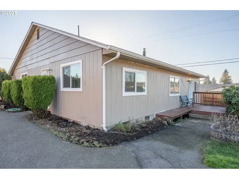 1808 Maple Street Myrtle Point OR 97458