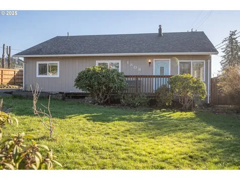 1808 Maple Street Myrtle Point OR 97458