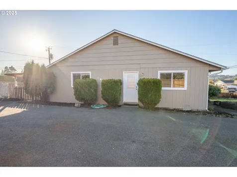 1808 Maple Street Myrtle Point OR 97458
