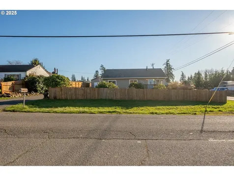 1808 Maple Street Myrtle Point OR 97458