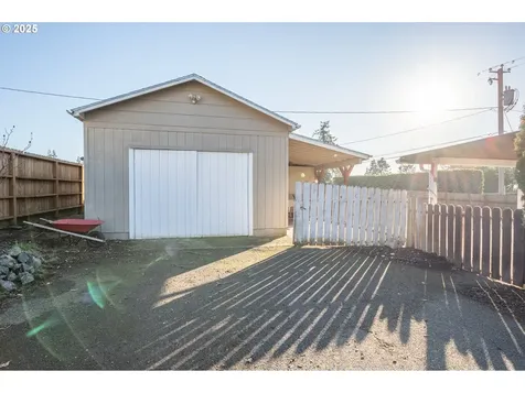 1808 Maple Street Myrtle Point OR 97458