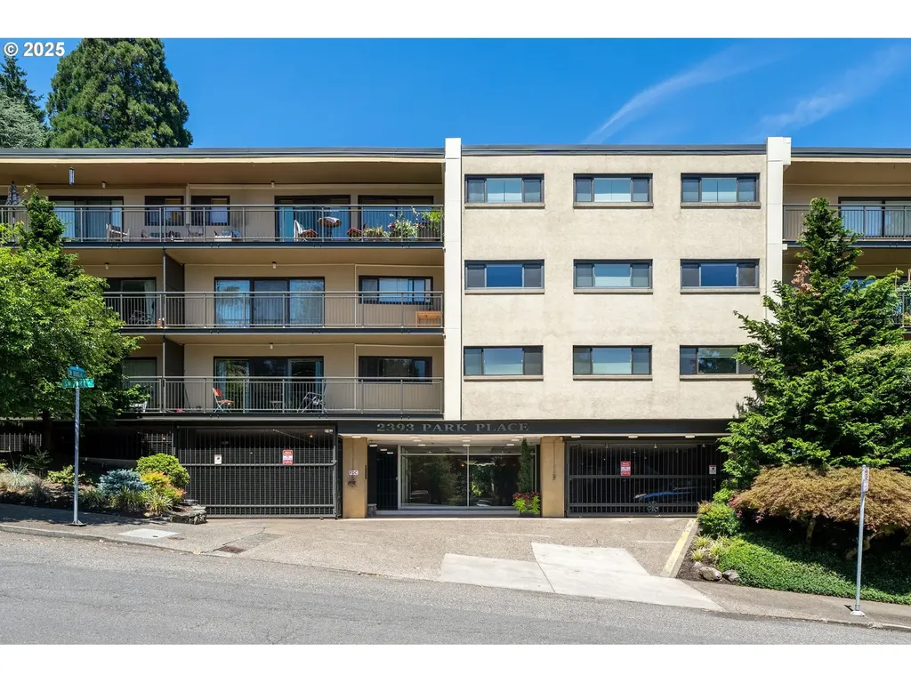 2393 SW Park Place Portland OR 97205