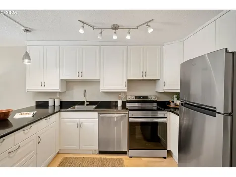 2393 SW Park Place Portland OR 97205