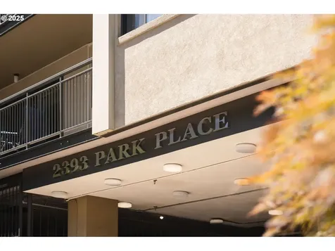2393 SW Park Place Portland OR 97205