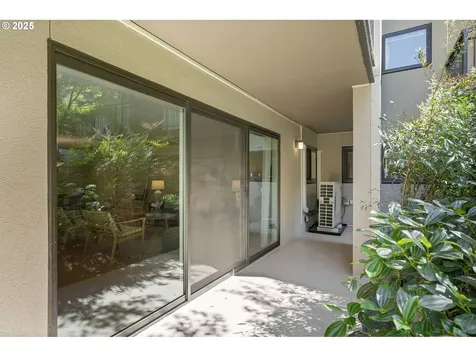 2393 SW Park Place Portland OR 97205