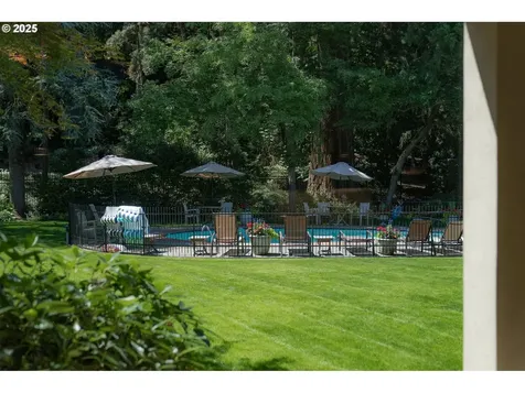 2393 SW Park Place Portland OR 97205