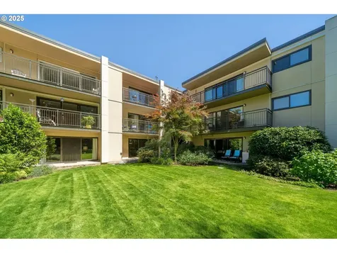 2393 SW Park Place Portland OR 97205