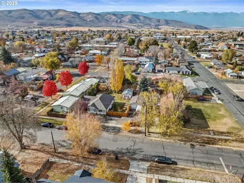2819 College Street Baker City OR 97814