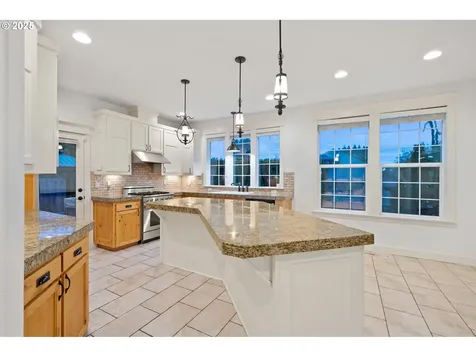 978 N Alder Street Canby OR 97013