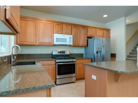 736 N Little Oak Street Newberg OR 97132
