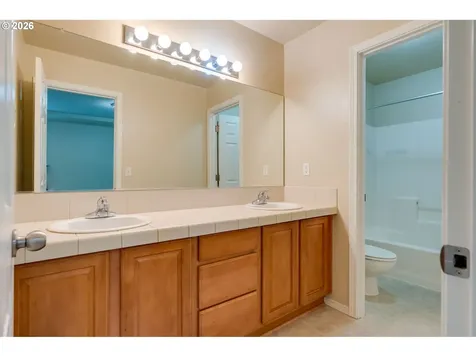 736 N Little Oak Street Newberg OR 97132