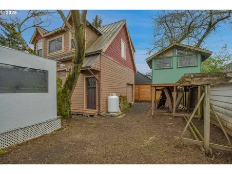 5835 N Boston Avenue Portland OR 97217