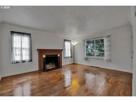 5835 N Boston Avenue Portland OR 97217
