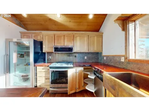 99106 E Freeman Lane Brookings OR 97415