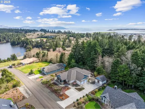 751 Lakeview Drive Ilwaco WA 98624