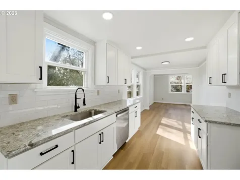 2542 SE 18th Avenue Portland OR 97202