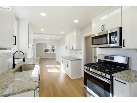 2542 SE 18th Avenue Portland OR 97202